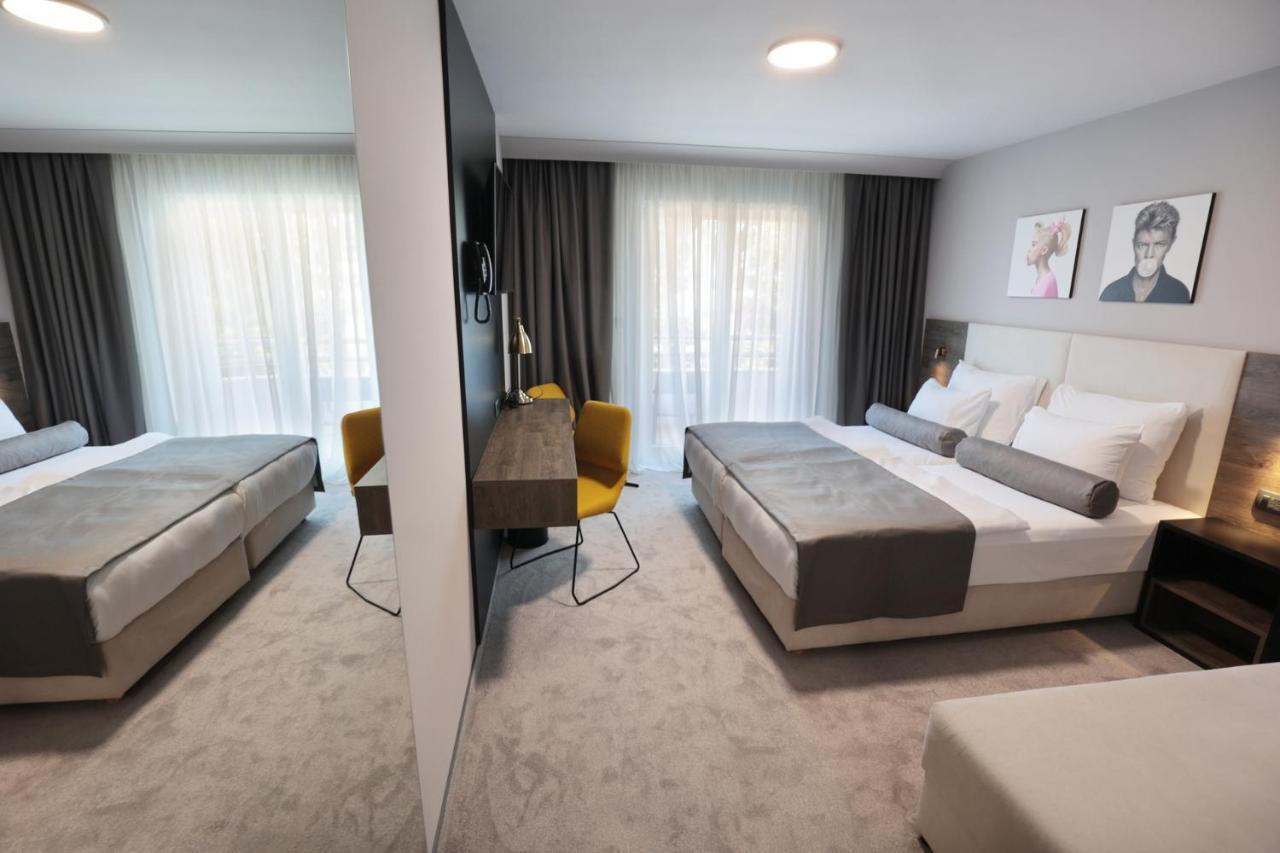 Hotel Milenij Makarska Luaran gambar