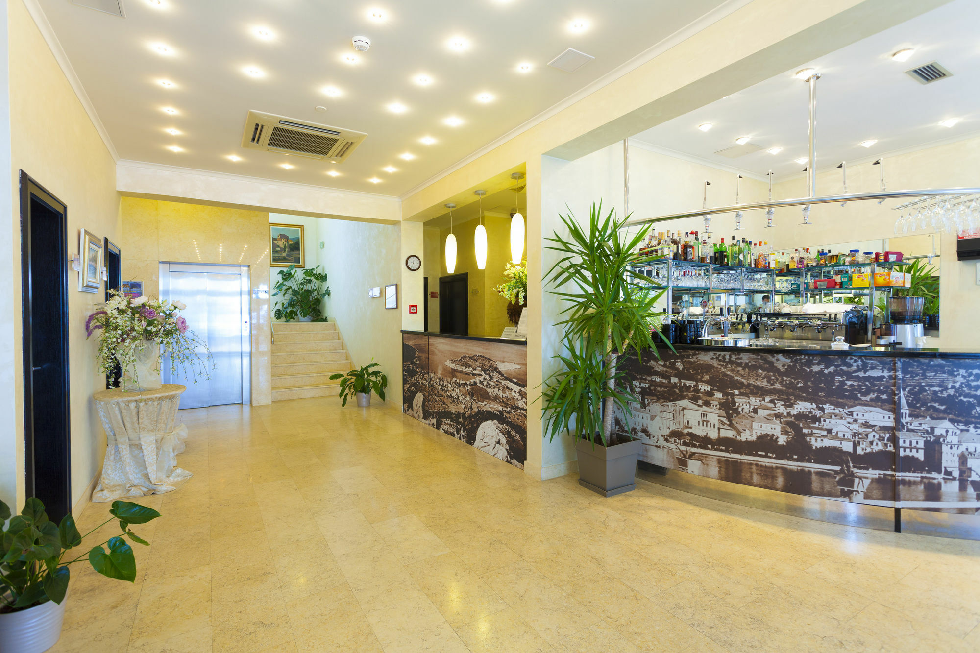 Hotel Milenij Makarska Luaran gambar
